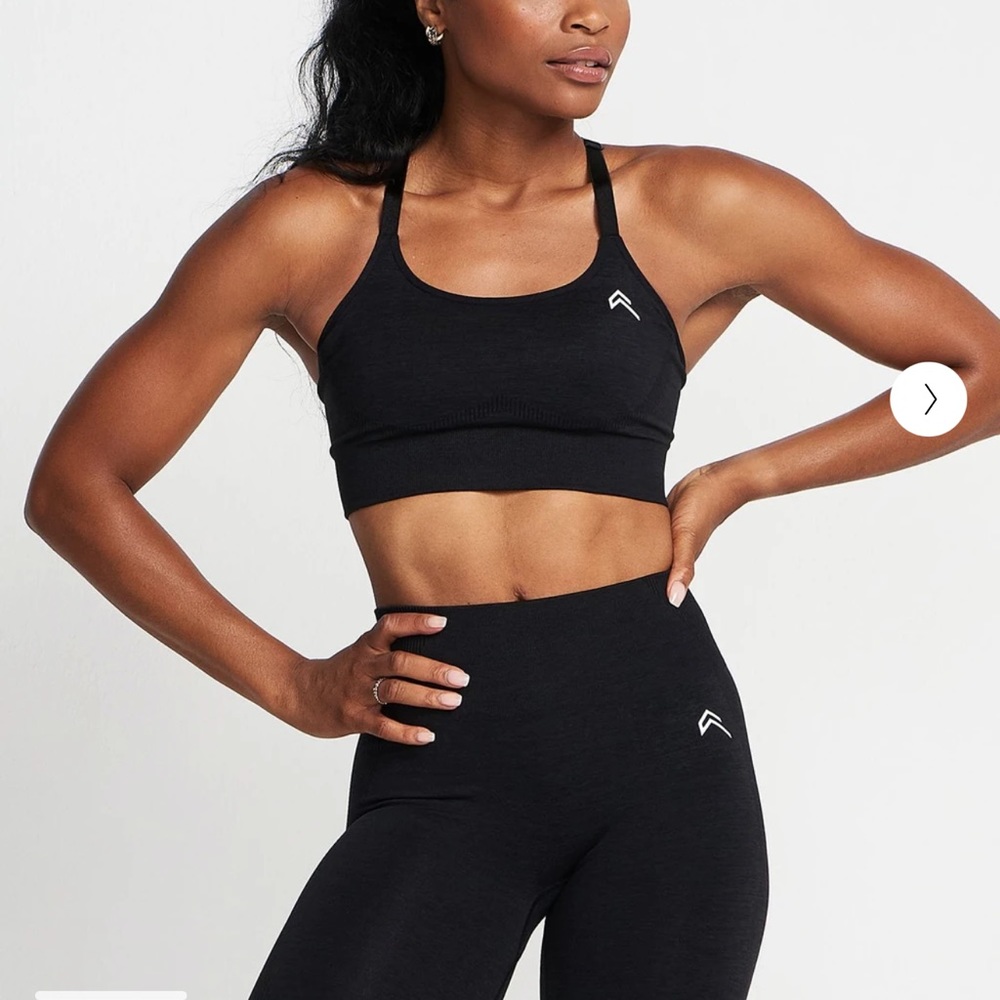 ONER ACTIVE - Medium black sports bra